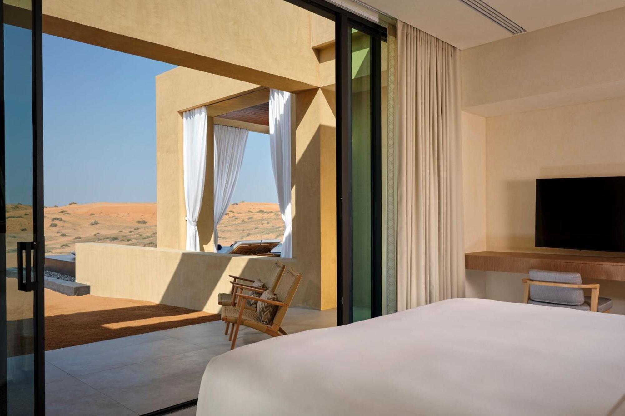 The Ritz-Carlton Ras Al Khaimah, Al Wadi Desert Bagian luar foto A bedroom at the resort