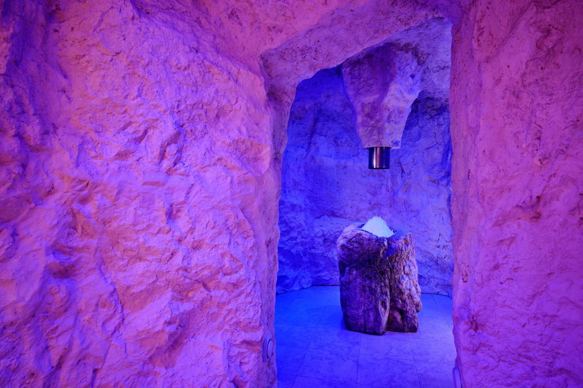 The Ritz-Carlton Ras Al Khaimah, Al Wadi Desert Bagian luar foto The "Blue Grotto"