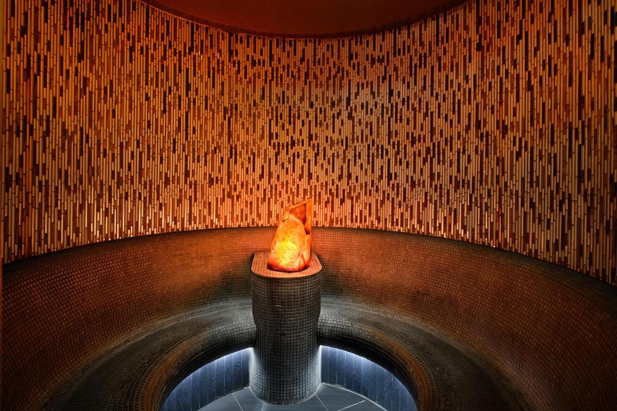 The Ritz-Carlton Ras Al Khaimah, Al Wadi Desert Bagian luar foto The flame of the memorial