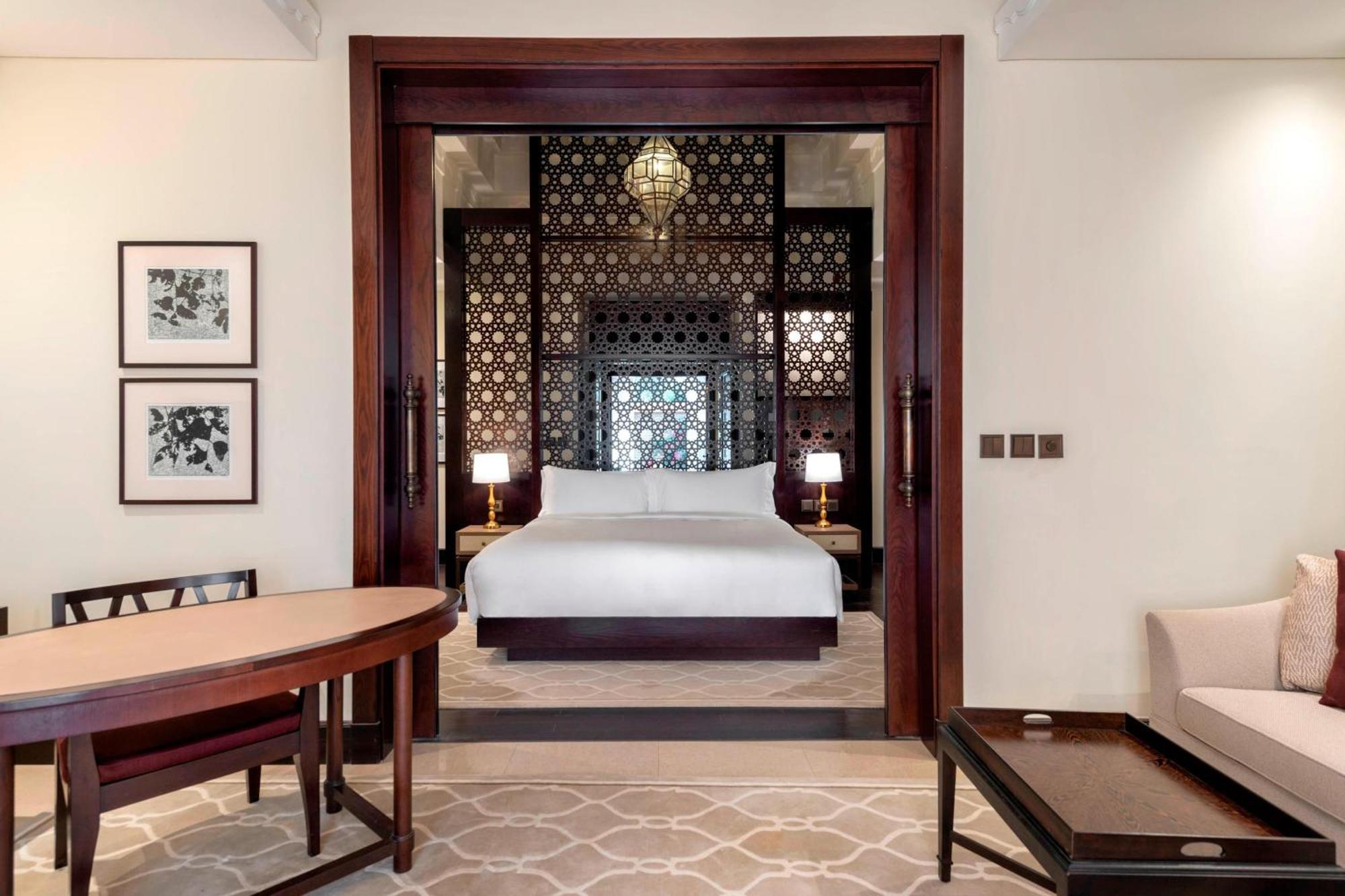 The Ritz-Carlton Ras Al Khaimah, Al Wadi Desert Bagian luar foto A suite at the hotel